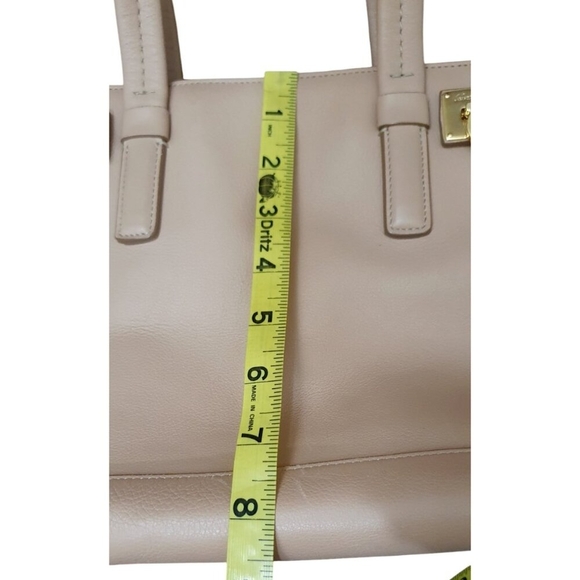 Salvatore Ferragamo Verve Leather BEG Medium - Picture 16 of 16